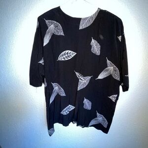 Womanhood two piece blouse and matching skirt. Leaf patter. Size large GUC